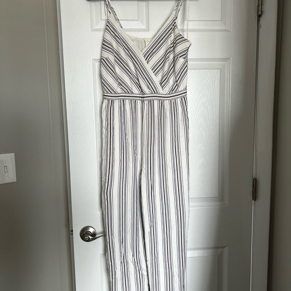 M jumpsuit - Picture 4 of 9